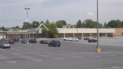 Concerns among Colonial Park Mall tenants grows amid looming sale | fox43.com