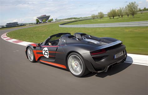 2015 Porsche 918 Spyder plug-in hybrid production version supercar