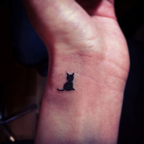 70 Cute Wrist Tattoos for Girls