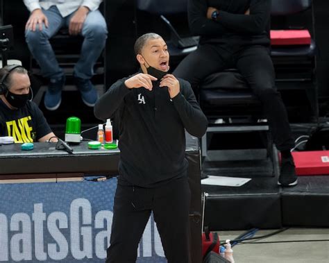 Tyronn Lue: Lakers Fans Should Root For Clippers This Postseason