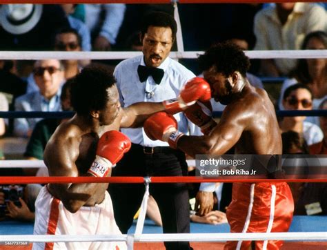 Boxer Michael Dokes battles Mike Weaver during Championship Fight,... News Photo - Getty Images