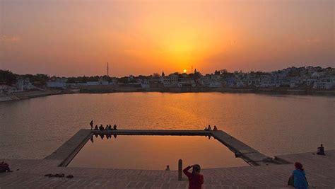 640px-Sunset,_Pushkar_lake - Gamintraveler