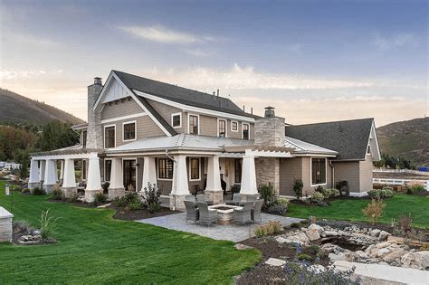 10 Craftsman-Style Homes: Exterior and Interior Examples & Ideas (Photos)