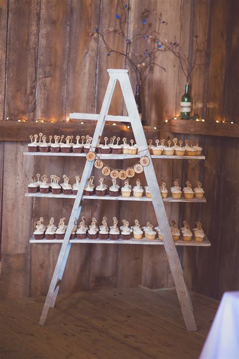 DIY Wedding Ladder Decor That Anyone Can Make - Top Dreamer