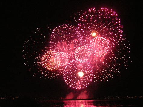 English Bay HSBC Fireworks - Vancouver BC Canada | Fireworks, Stunning ...