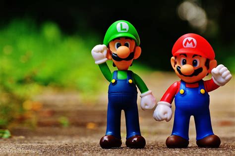 mario-luigi-figures-funny-163157 – Giraffe