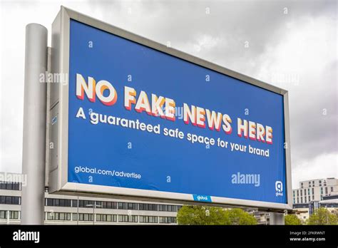 Billboard advertising uk hi-res stock photography and images - Alamy