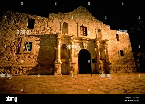 Alamo mission museum hi-res stock photography and images - Alamy