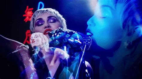 New Album|Miley Cyrus-Plastic Hearts | Lipstick Alley