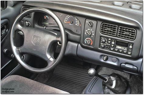 Dodge Dakota, 1997-2004 interior and trim