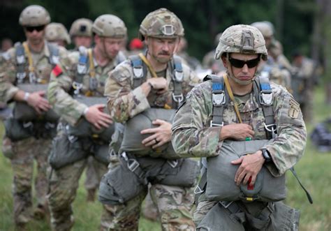 DVIDS - Images - 5TH RANGER TRAINING BATTALION AIRBORNE OPERATION [Image 16 of 64]