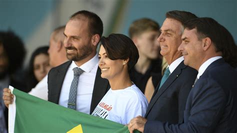 Half of Bolsonaro family assets bought with cash: report