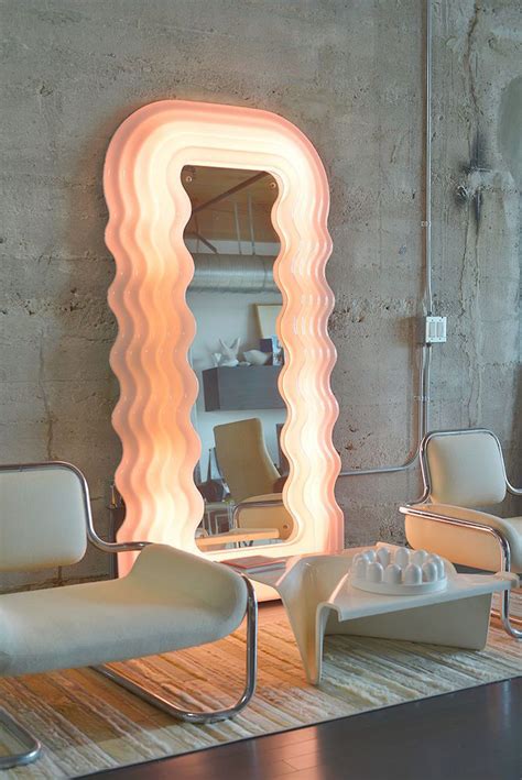 Ultrafragola mirror | Design Ettore Sottsass | Poltronova | Switzerland