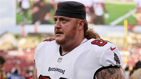 Buccaneers center Ryan Jensen feared to have suffered season-ending ...