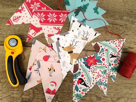 DIY Christmas garland from fabric scraps - without any sewing!