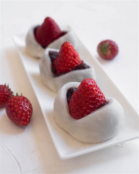 Ichigo Daifuku (Strawberry Mochi) / いちご大福 - Sylvia Wakana