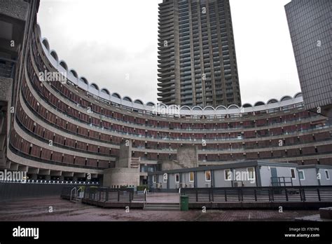 The Curve, The Barbican, one of London's best examples of Brutalist ...