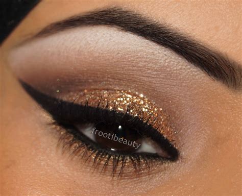 SAFIYAH TASNEEM : Gold Glitter Makeup Look