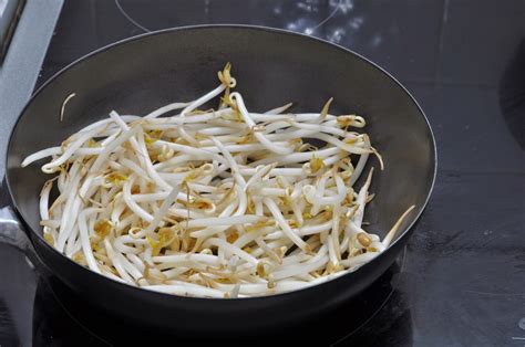 Simple Food: Chinese Style Spicy Cod Fillets on Beansprouts