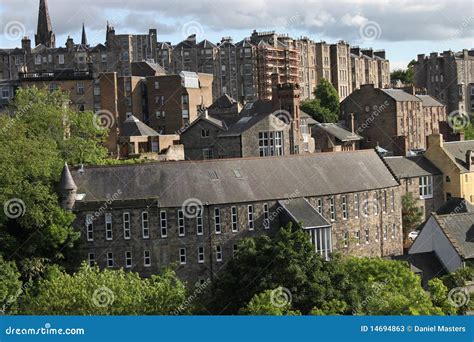 Flats in Edinburgh city stock image. Image of hillside - 14694863