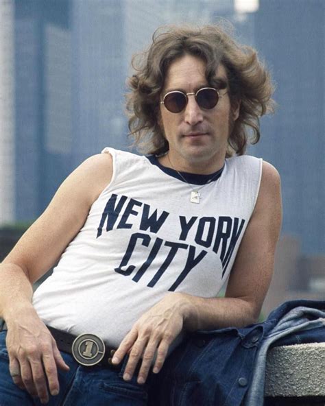 John Lennon photographed by Bob Gruen, New York City, 1974. #johnlennon #nyc | John lennon ...