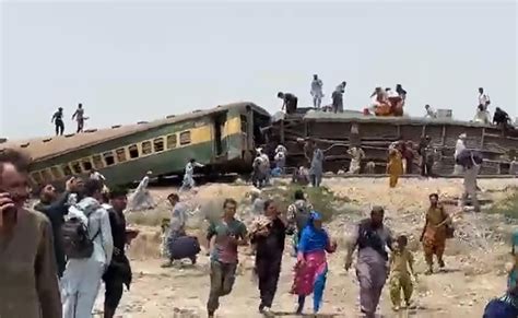 Pakistan Train Accident Strikes Tragedy: 30 Killed And 80 Injured In ...