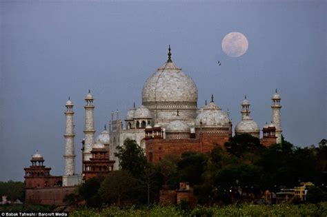 Lawyer Asad & His Blog!: Taj Mahal in full moon night!