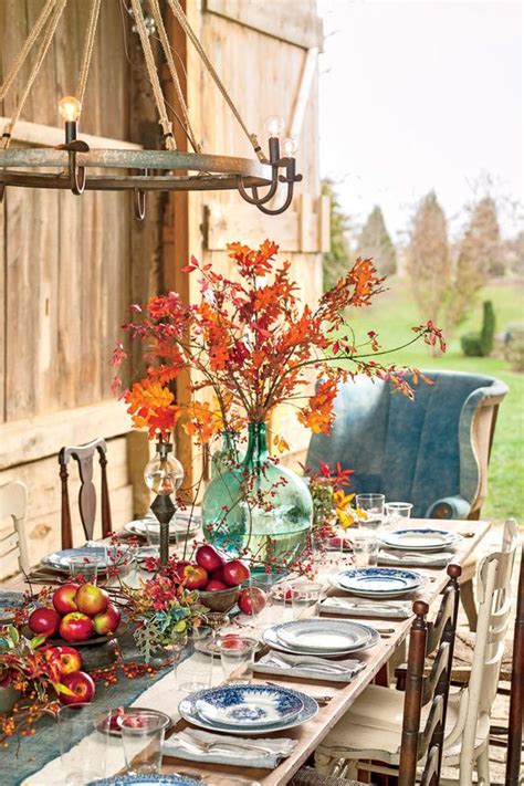 36 Leaf Centerpieces For Fall And Thanksgiving Décor - DigsDigs