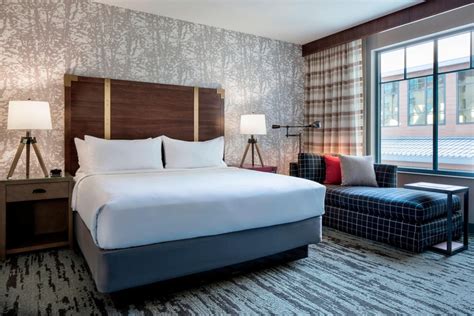 Hotel Rooms near Denver International Airport | Gaylord Rockies Resort