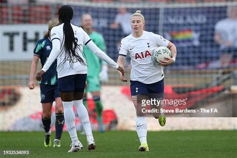 Bethany England of Tottenham Hotspur Women celebrates with Jessica ...