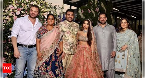 Arbaaz Khan-Sshura Khan wedding: couple drops happy family pics from the special day | Hindi ...