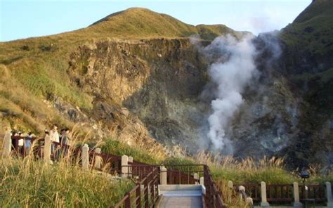 Yangmingshan National Park and Hot-Spring Half-Day Tour, from Taipei