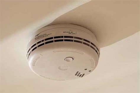 How To Stop #SmokeAlarm From Beeping | Smoke alarm beeping, Smoke detector, Smoke alarms