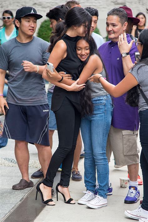 Selena Gomez With Fans in New York City | POPSUGAR Latina