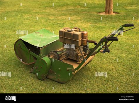 Grass Cutter Machine Stock Photos & Grass Cutter Machine Stock Images ...