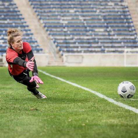 Alyssa Naeher #1, goalkeeper, 2021 Chicago Red Stars | Soccer field ...