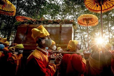 Remembering Thich Nhat Hanh: Founder of engaged Buddhism and father of mindfulness - ABC listen