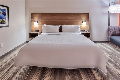 HOLIDAY INN EXPRESS & SUITES NASHVILLE METROCENTER DOWNTOWN, AN IHG ...