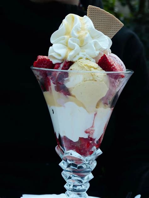 ice cream sundae, strawberry cup, strawberries, dessert, ice, glass ...