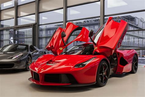 Fast Lane: Compare & Contrast: Lamborghini Veneno vs. Laferrari