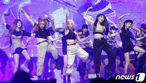 (G)I-DLE Opens Up About The Inspirations Behind Latest Comeback, "Uh-Oh"