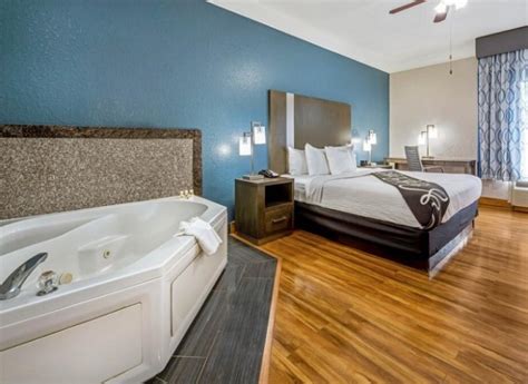 9 Romantic Hotels With Jacuzzi in Room in Houston, TX