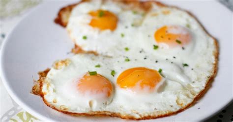 Use This Tip To Get The Perfect Crispy Fried Egg Every Time