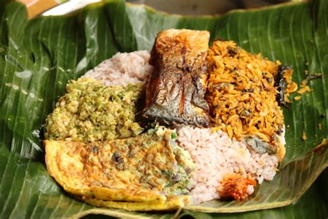 Kerala Style Pothichoru Full Recipe- Kerala Meal Wrapped In Banana Leaf- Vazhayila Pothichoru ...