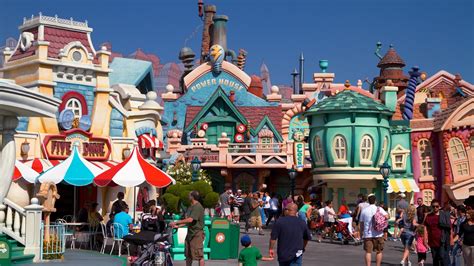 The Best Disneyland® Park Vacation Packages 2017: Save Up to $C590 on ...