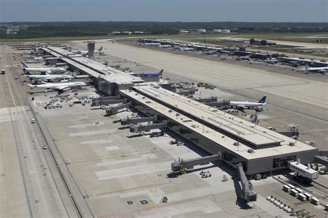 Midfield Concourse at Washington Dulles International Airport - Hensel Phelps