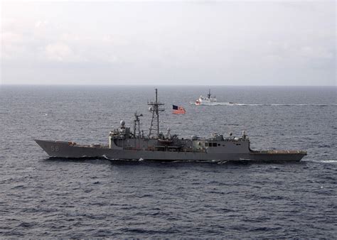 File:US Navy 050711-N-4374S-002 The guided missile frigate USS Samuel B. Roberts (FFG 58 ...