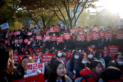 South Korea: Tens of thousands gather for mass protest against President Park Geun-hye