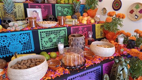 Day of the Dead Altars, everybody's tradition