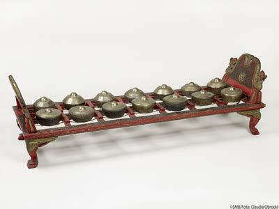 bonang panerus (Gamelan, pélog) | Europeana